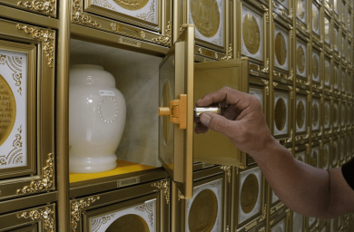 Hộc Lưu Tro Cốt: Tôn Vinh Giá Trị Tâm Linh Qua Thời 