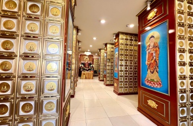 Tham quan phòng lưu tro cốt